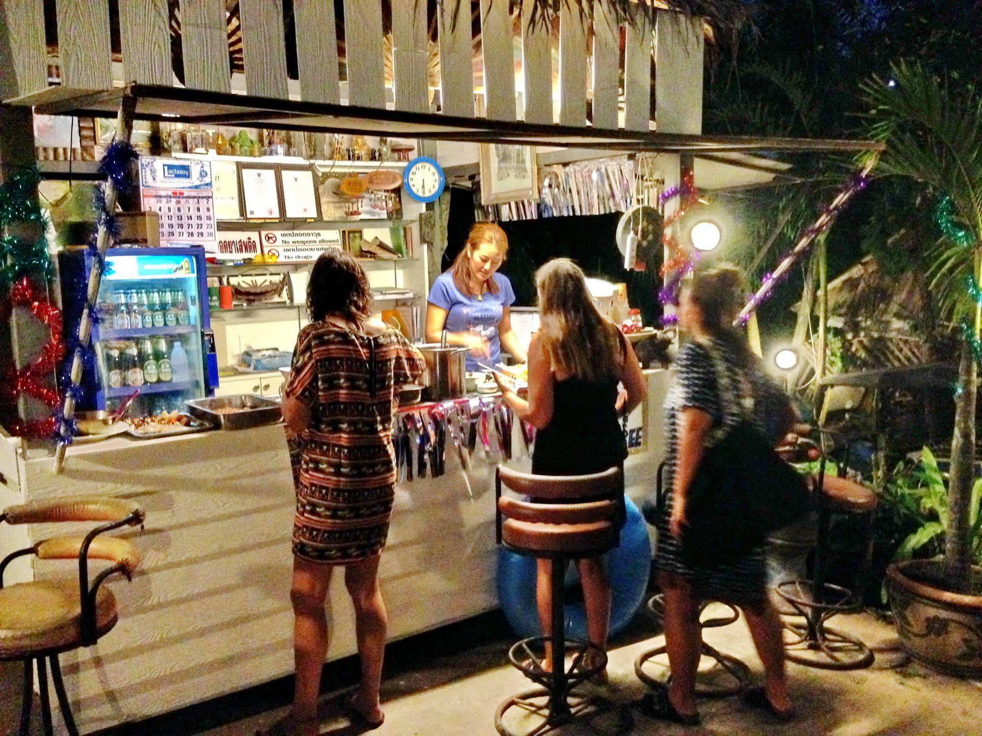 トゥク トゥク ゲストハウス チャン島 エクステリア 写真